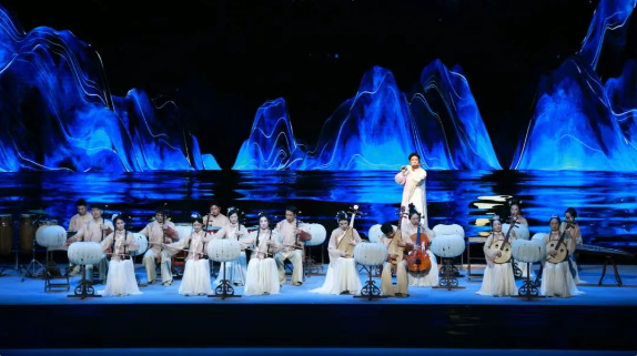 大型民族音乐诗画剧《锦瑟东方》在内蒙古兴安盟乌兰牧骑宫精彩上演